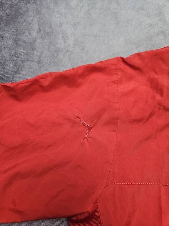 Giacche: Nike red zip up windbreaker jacket – Usato da Neuenegg venduto da aro_6cfh 3