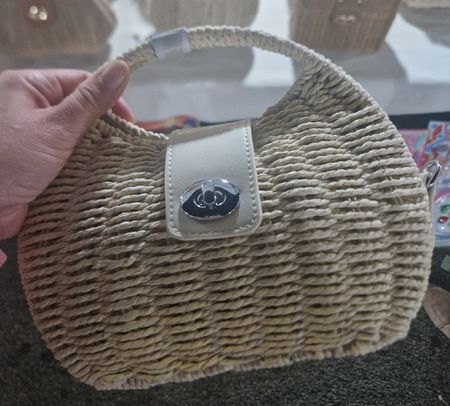 Korb Tasche Strohoptik beige mit Schnalle Neuwertig.