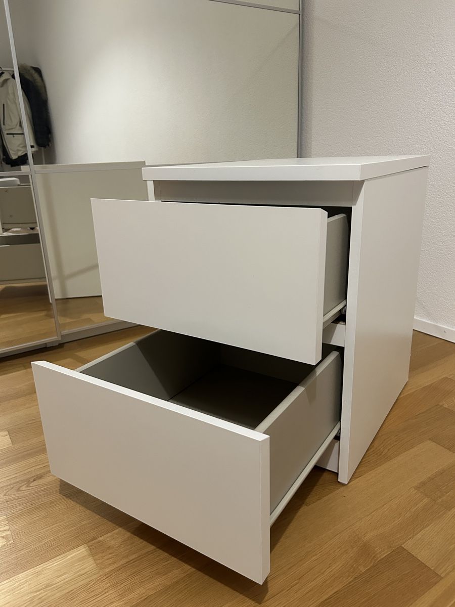 Ikea Comodini: Nachttisch / Weiss Schubladenkommode – Usato da Aarburg venduto da nor_scf2 1