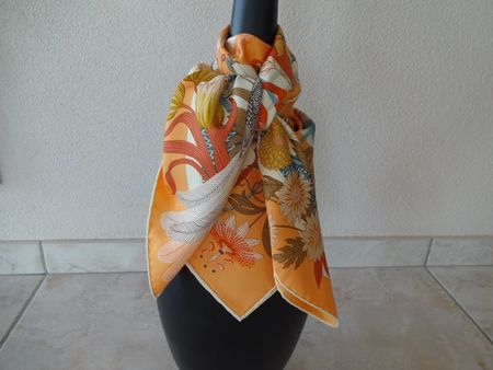 Carré Hermès "Precious Paradise" de Katie Scott