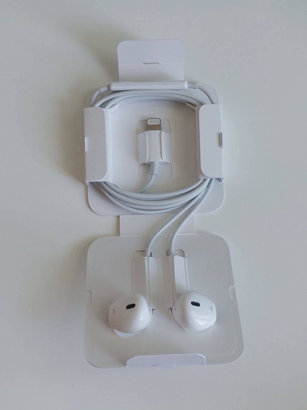 Apple Kopfhörer: Apple Earpods mit Lightning Stecker – Neu und originalverpackt aus Pfäffikon SZ von max_5ylc 1