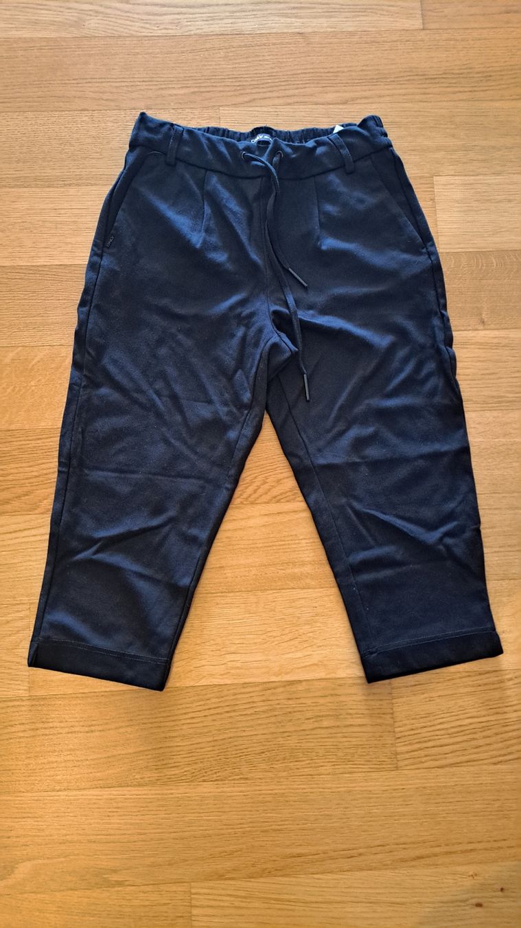 Only Pantaloni: Only Stoffhose Schwarz 3/4 – Usato da Seengen venduto da ja6_65wp 1
