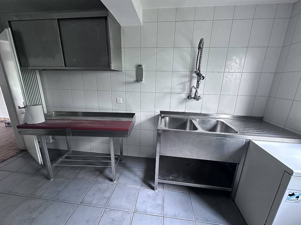 Cucine complete: Industrieküche aus Privathaushalt! – Usato da Bern venduto da vnk_9cwd 3