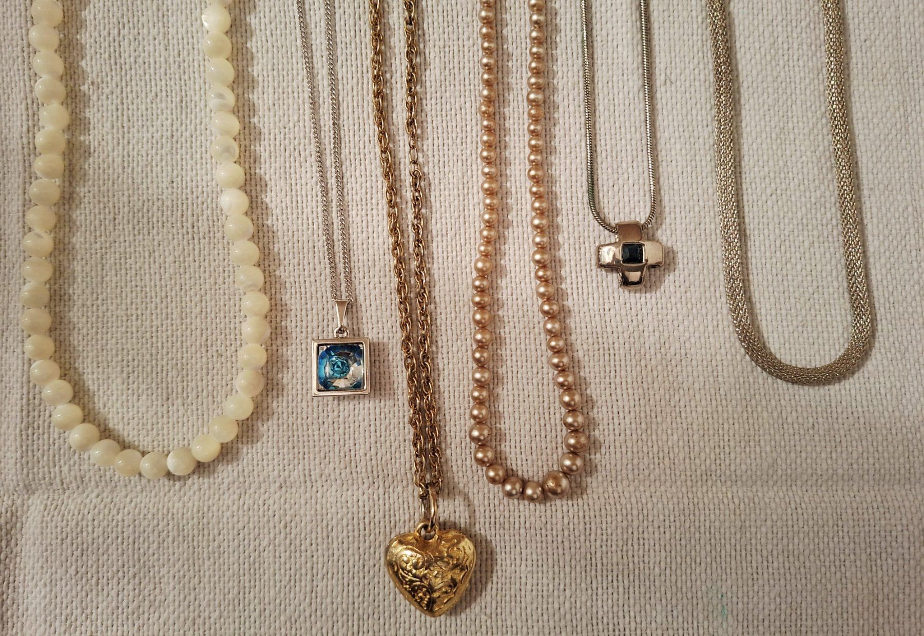 Autres bijoux: * 6 Halsketten * – D'occasion à Weiningen ZH par nic--ole