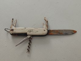 Taschenmesser weiss mit Korkenzieher stark gebraucht