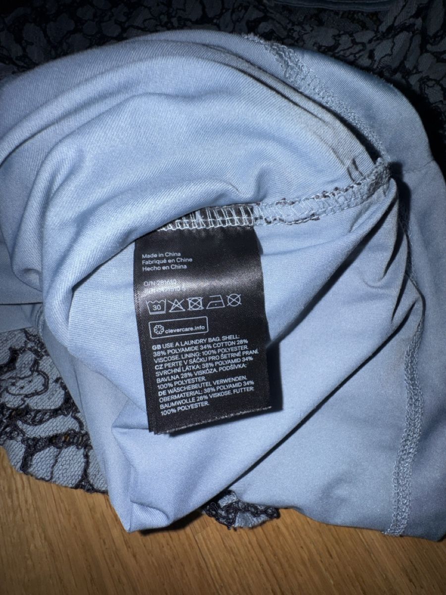 H&M Top: H&M Spitzen-Shirt, hellblau/schwarz,  Gr. S – Usato da Zürich venduto da szityu 4