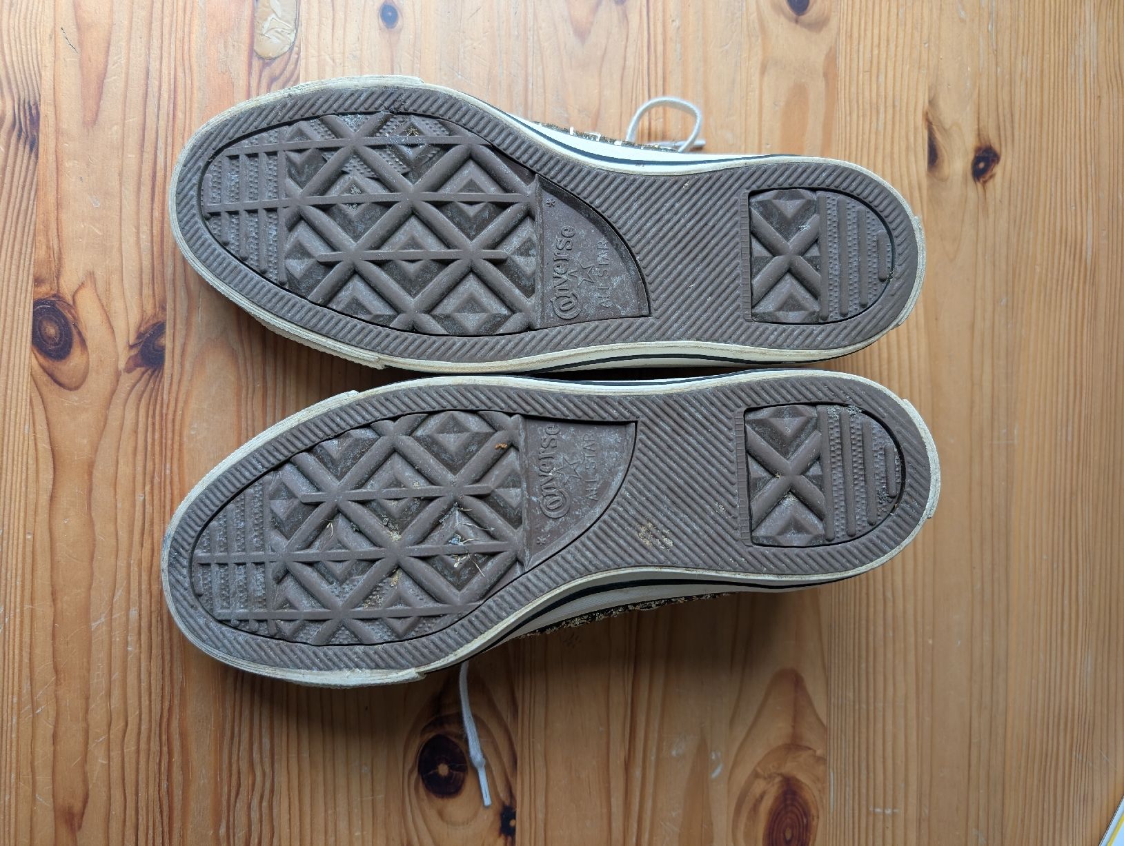 Converse Damenschuhe: Converses Gold gr. 37 – Gebraucht aus Horw von Lorhey 2