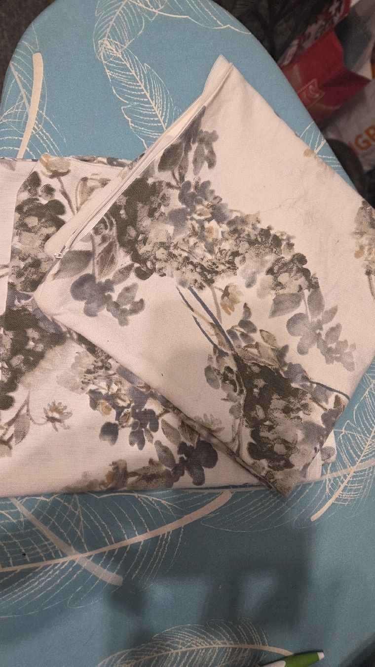 Ikea Cuscini: 2 Kissen 50x50cm – Usato da Sarmenstorf venduto da bau_bml6
