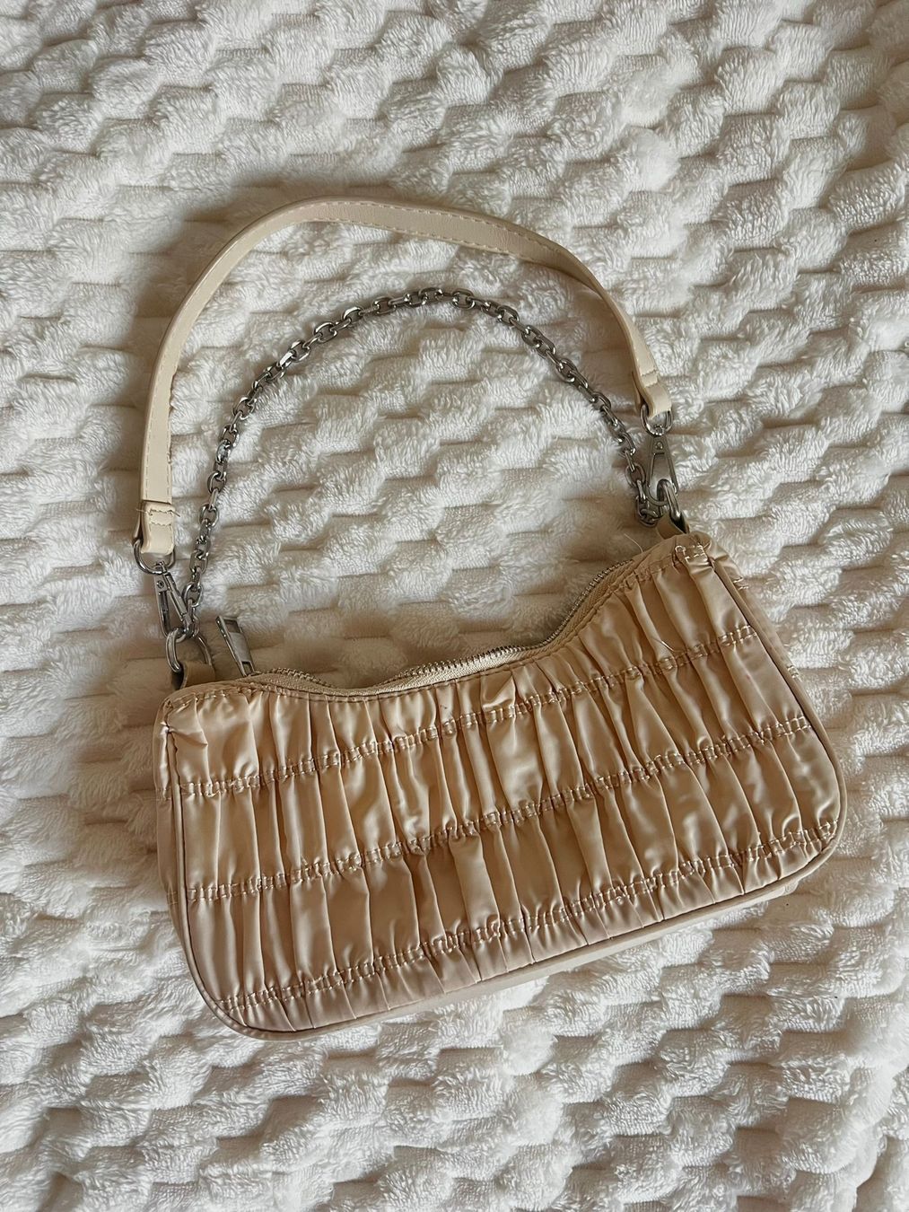 Taschen für Damen: Bershka Schultertasche beige – Gebraucht aus Bremgarten AG von TechfiX