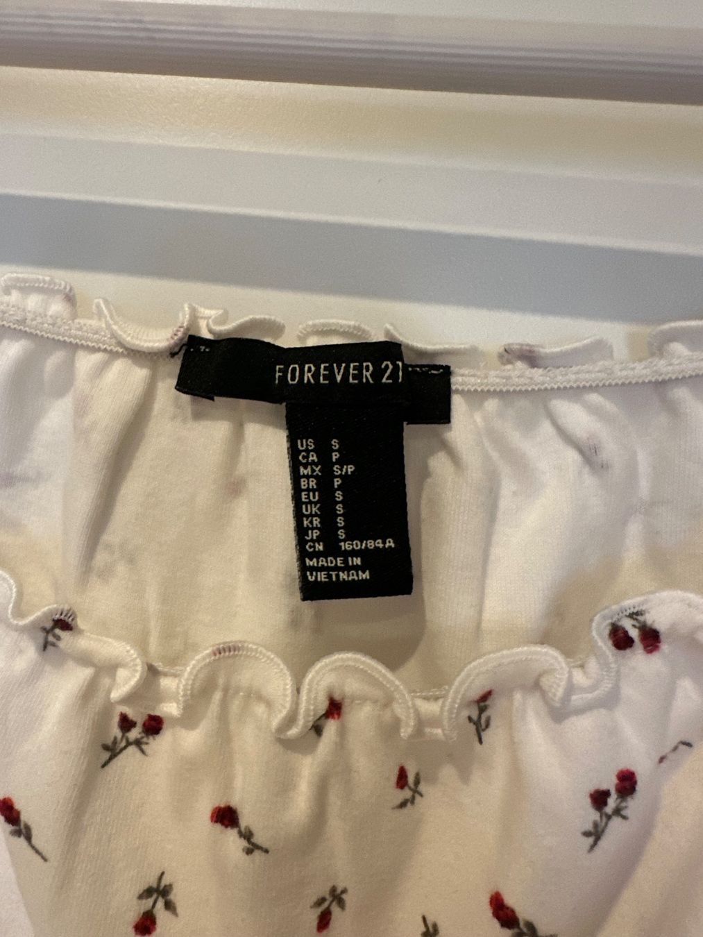 Top: Forever 21 Crop Top mit Rosenmuster, Grösse S – Usato da Zürich venduto da cfh_cg22 1