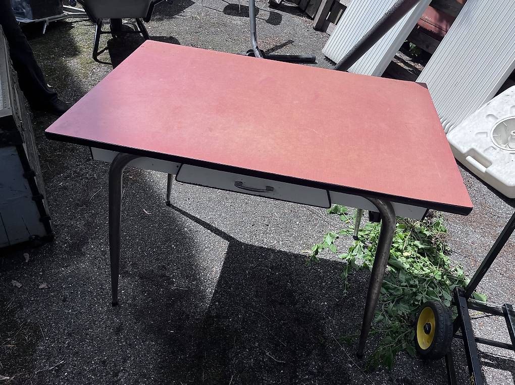Tavoli: Table et chaises Formica rouge – Usato da chambésy venduto da mattheyv