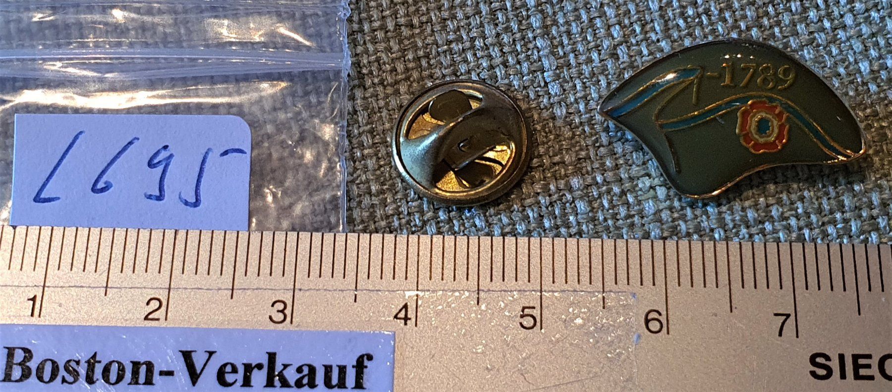 Placchette & Badge: L695 - Pin Basler Polizei Hut - 1789 / Dreispitz – Usato da Reinach BL venduto da Boston-Verkauf 2