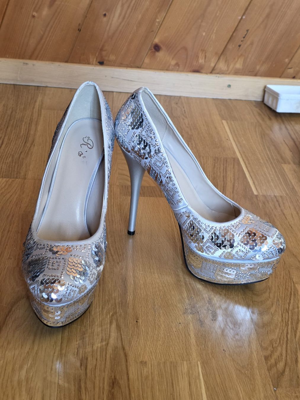 Damenschuhe: High Heels Gr. 40 – Neu (gemäss Beschreibung) aus Kirchberg SG von Viperline