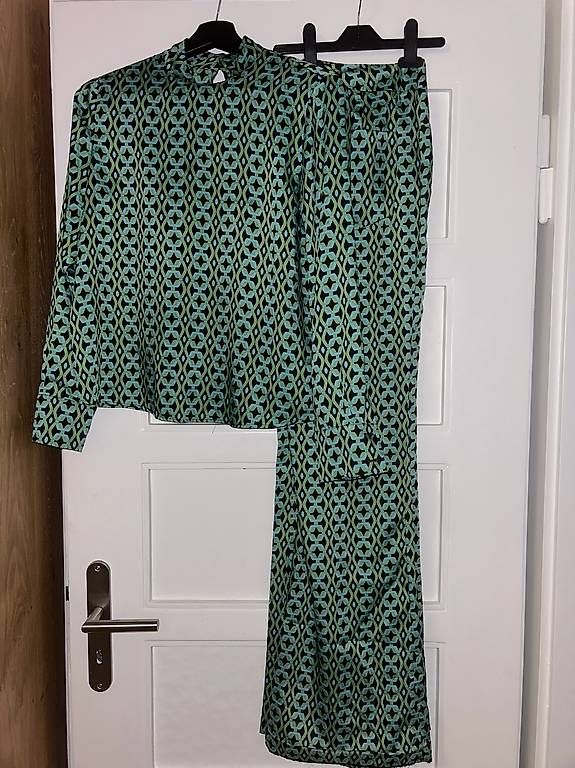 Vestiti: Total look  – Usato da Zürich venduto da ram_9k9v 3