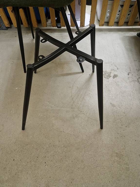 Chaises: Essstühle 2Stk. – D'occasion à Rickenbach b. Wil par steinsel 3