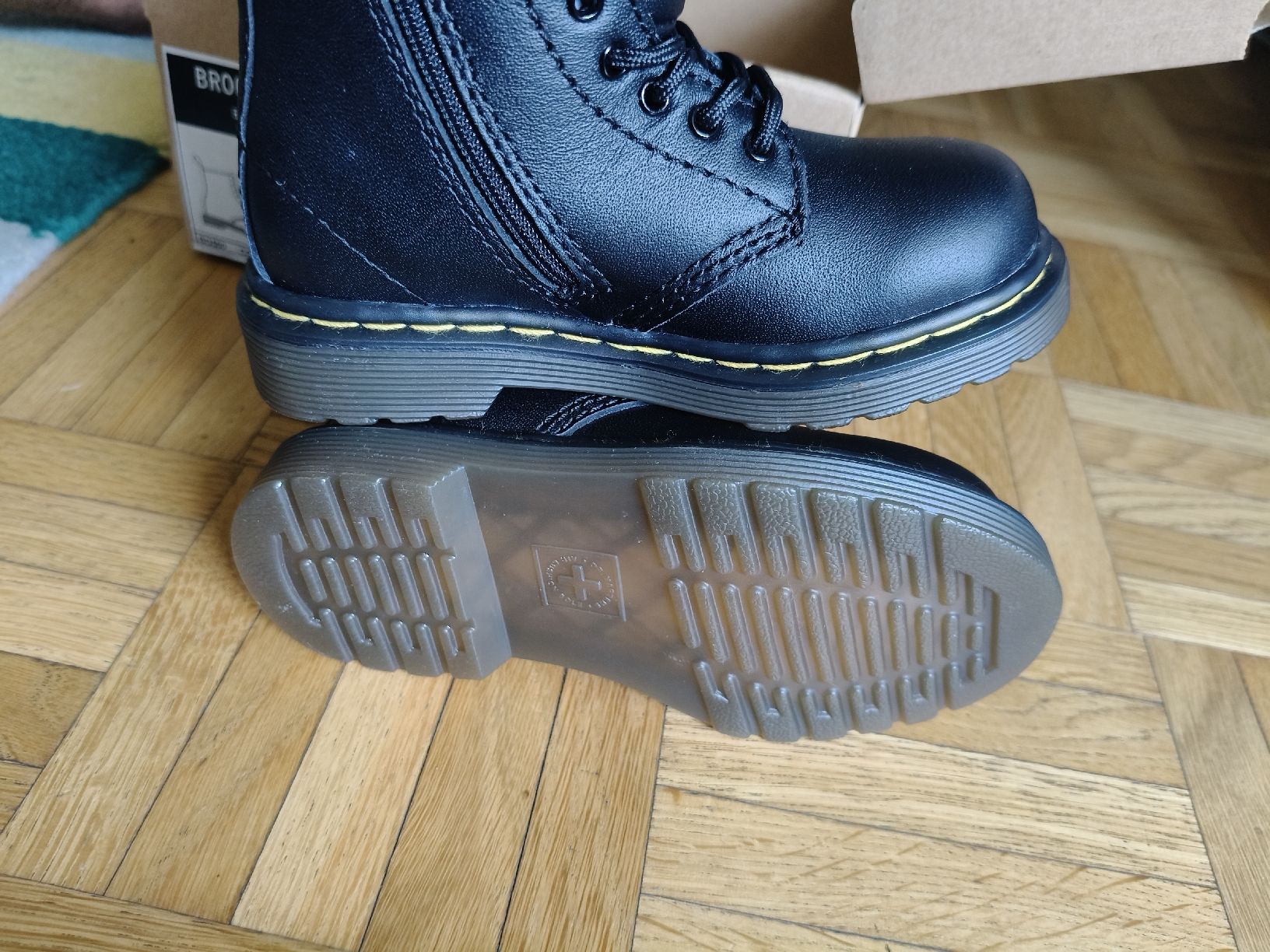 Dr. Martens Scarpe da uomo: Dr. Martens Brooklee Black Boots Size EU 22 Neu – Nuovo e nell'imballaggio originale da Zürich venduto da sha_vw65 6