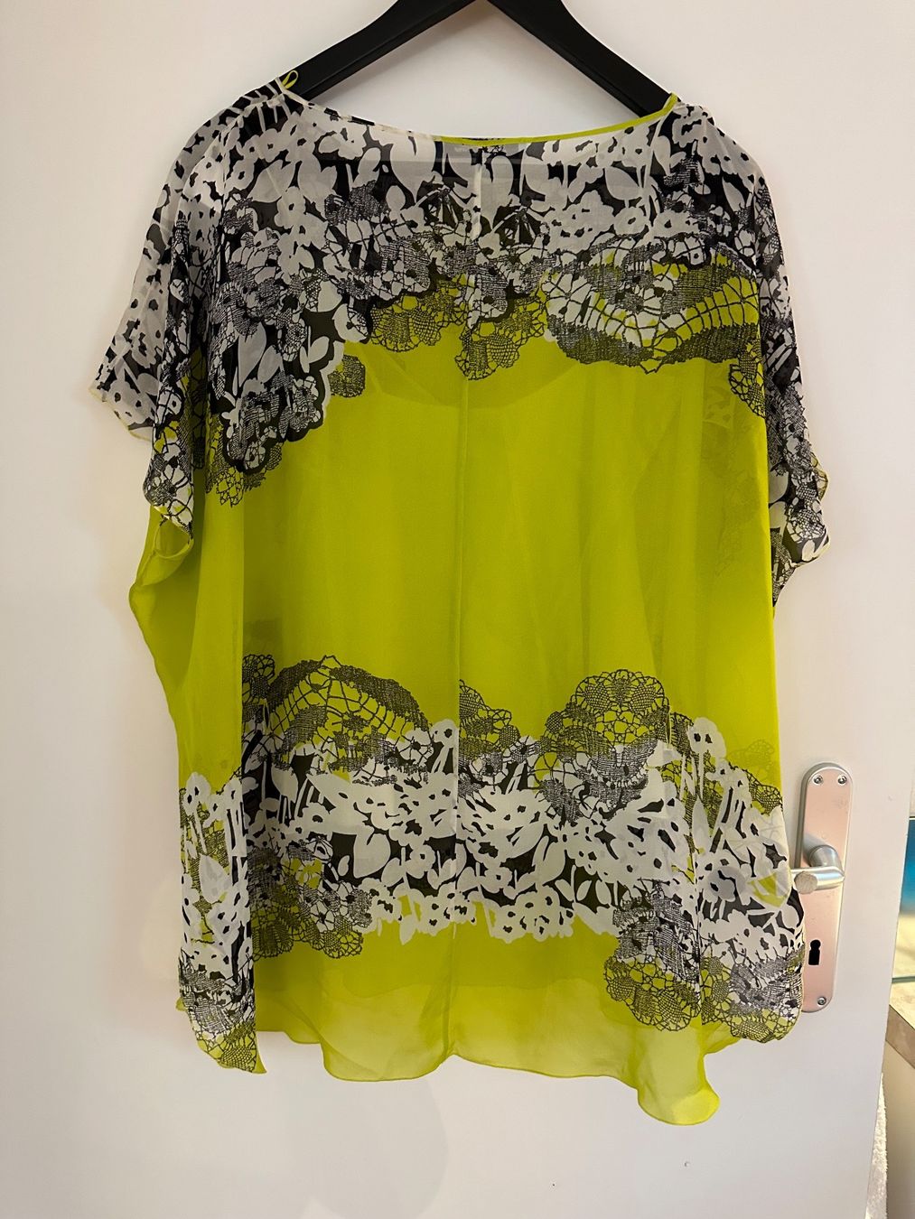 Blusen: Blumarine Seidenbluse, grün gemustert, Gr. 42 – Gebraucht aus Hurden von rac_wyf8 1