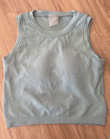 Sportliches türkisfarbenes Crop-Top, Größe M