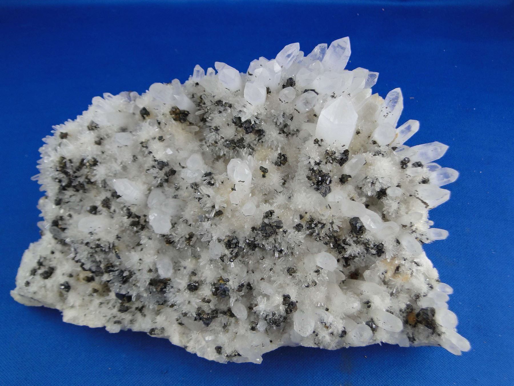 Minerali & Pietre curative: Bournonit mit Sphalerit auf Bergkristall – Usato da Schinznach Bad venduto da Demerald 4