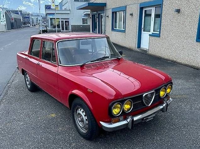 Automobili: Alfa Romeo Giulia Nuova Super mit Doppelweber – Usato da Alpnach Dorf venduto da inf_56t7