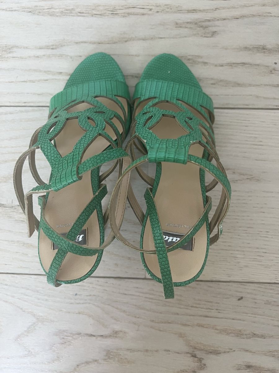 Scarpe da donna: Trendy shoes from Bata – Usato da Dully venduto da rev_l7jp 2