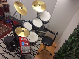 Pearl Pro E-Schlagzeug + Alesis AMP 8
