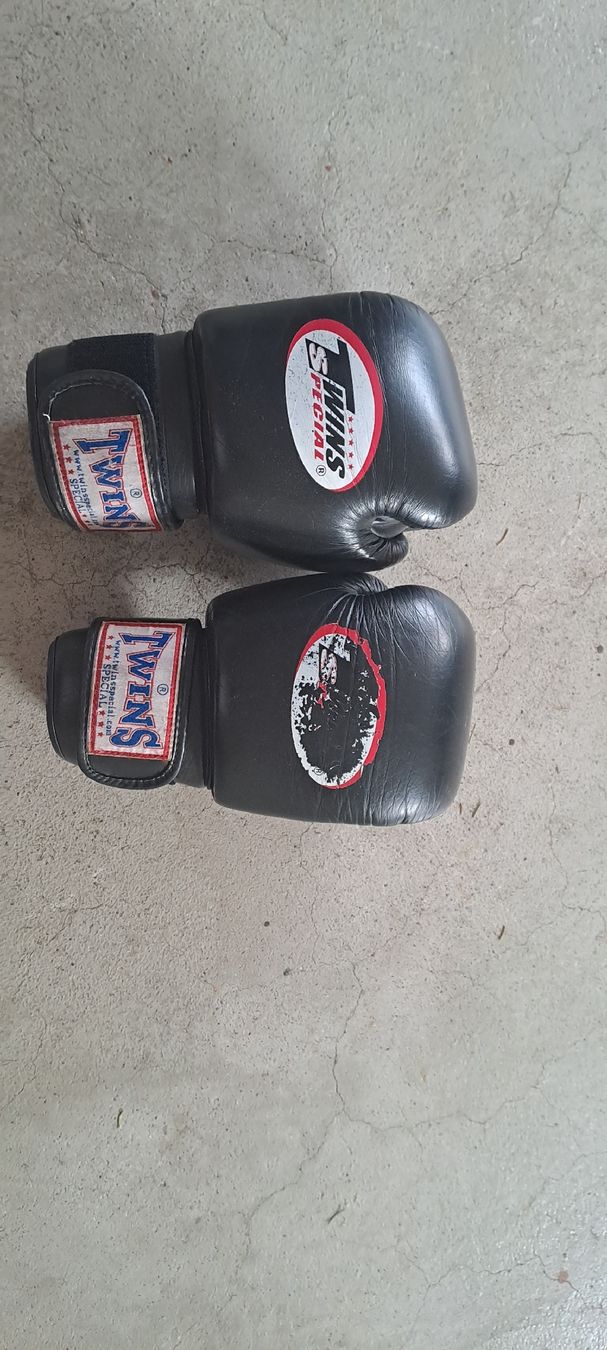 Guanti & manicotti: Boxhandschuhe Twins Special – Usato da Buttikon SZ venduto da Bavegna99