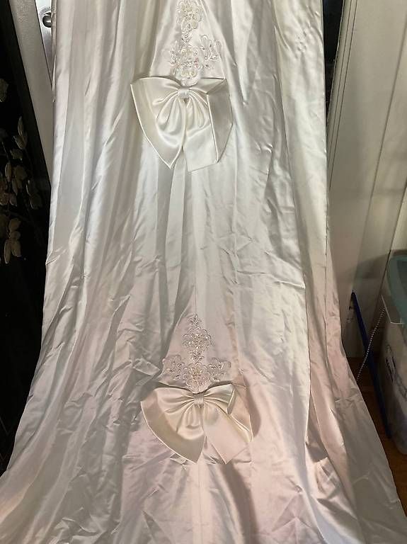 Robes: Robe de mariée vintage organza 38-40 – D'occasion à Le Vaud par din_2fj7 3