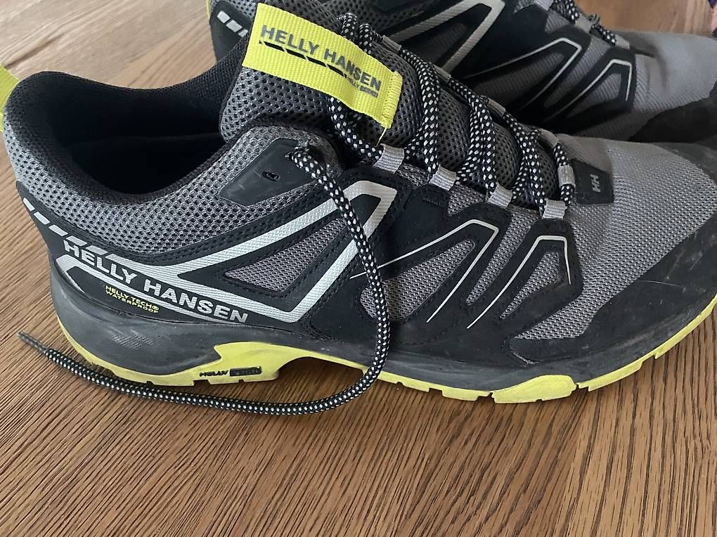 Helly Hansen Herrenschuhe: Helly Hanson Schuhe Grösse 44 – Gebraucht aus Tumegl/Tomils von tiger358