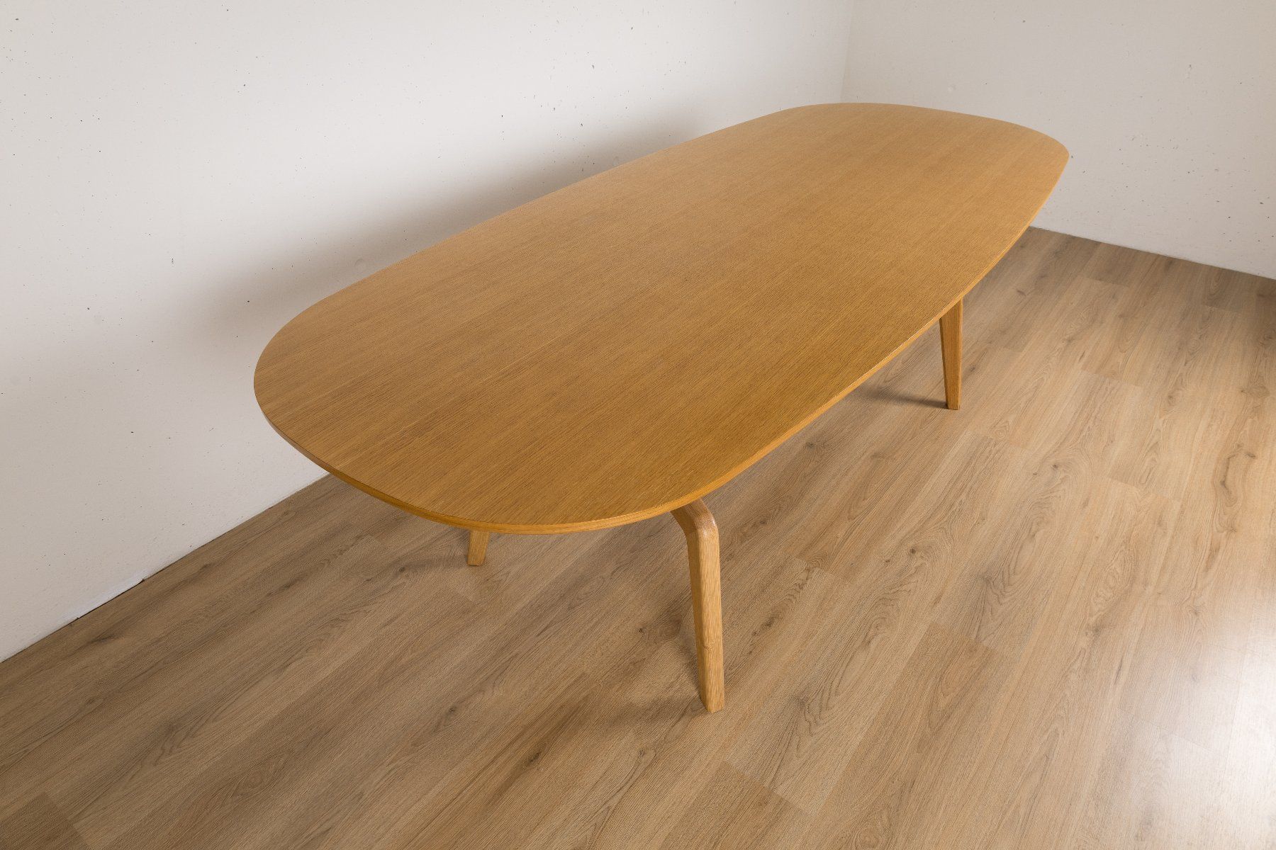 Alias Tavoli: Alfredo Häberli Alias Stabiles Oval Designeresstisch 690 – Usato da Winterthur venduto da Restored 3
