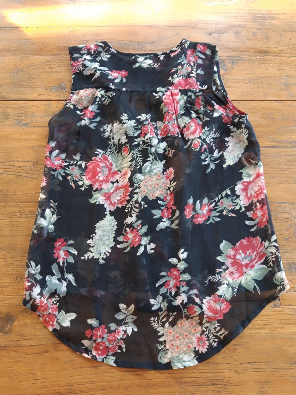 Vero Moda Tops: Bluse Top Vero Moda Blumen Floral ärmellos Boho – Gebraucht aus Feuerthalen von tanatha_st 3