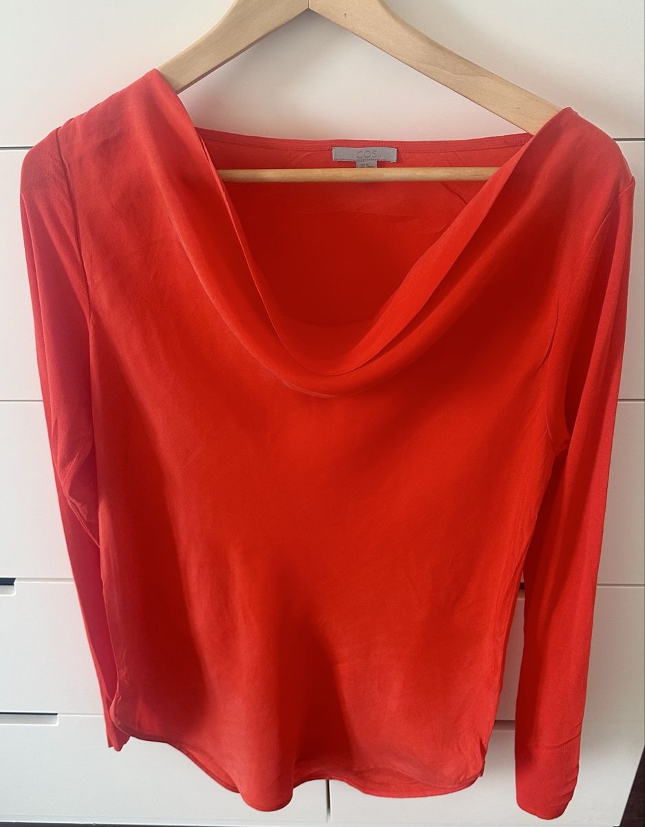 Cos Camicette: Elegant red Blouse from COS – Usato da Zürich venduto da Heisenberg27 5