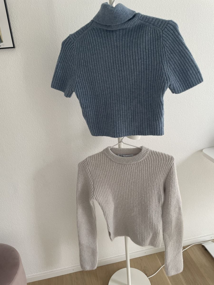 Zara Pullover & Sweatshirts: 2 ZARA Pullover Damen Gr. S & M gerippt beige blau – Neu (gemäss Beschreibung) aus Rorschach von zlatokosa85