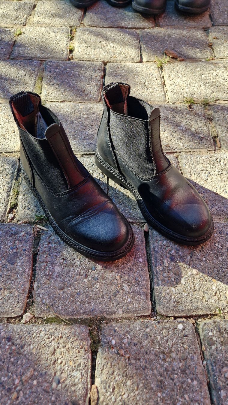 Scarpe da uomo: chaussures d'equitations – Usato da Pomy venduto da Pike1000