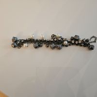 Schickes Armband mit Perlen und Strass