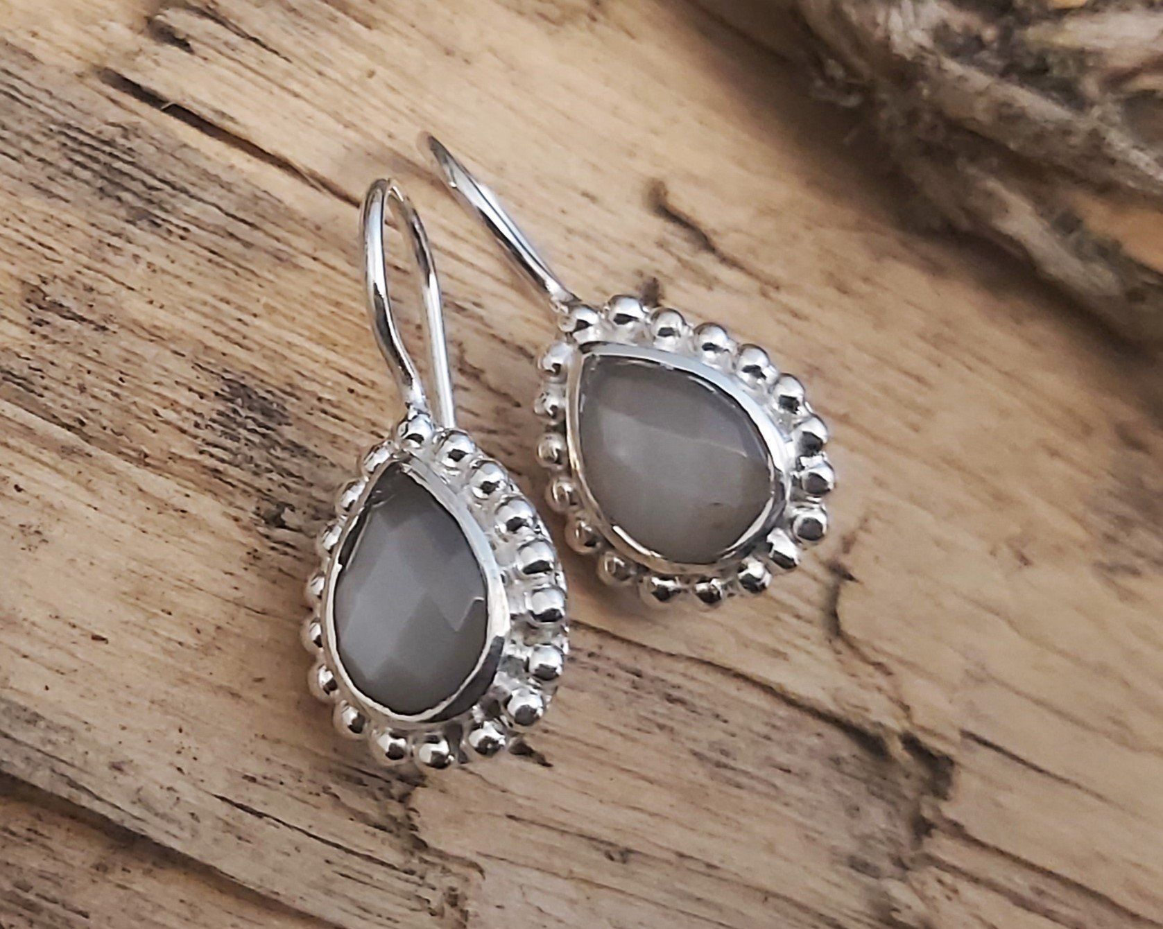 Orecchini pendenti & Orecchini a lobo: MONDSTEIN - Sterling Silber hellgrau – Nuovo e nell'imballaggio originale da Mühlethal venduto da nicita-modeschmuck