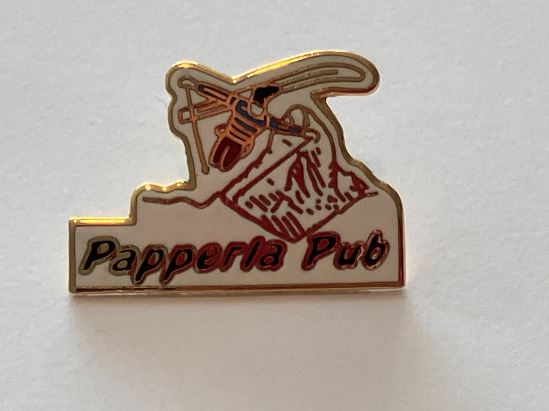 Placchette & Badge: 1 Pin Papperla Pub – Usato da Basel venduto da djwwpp