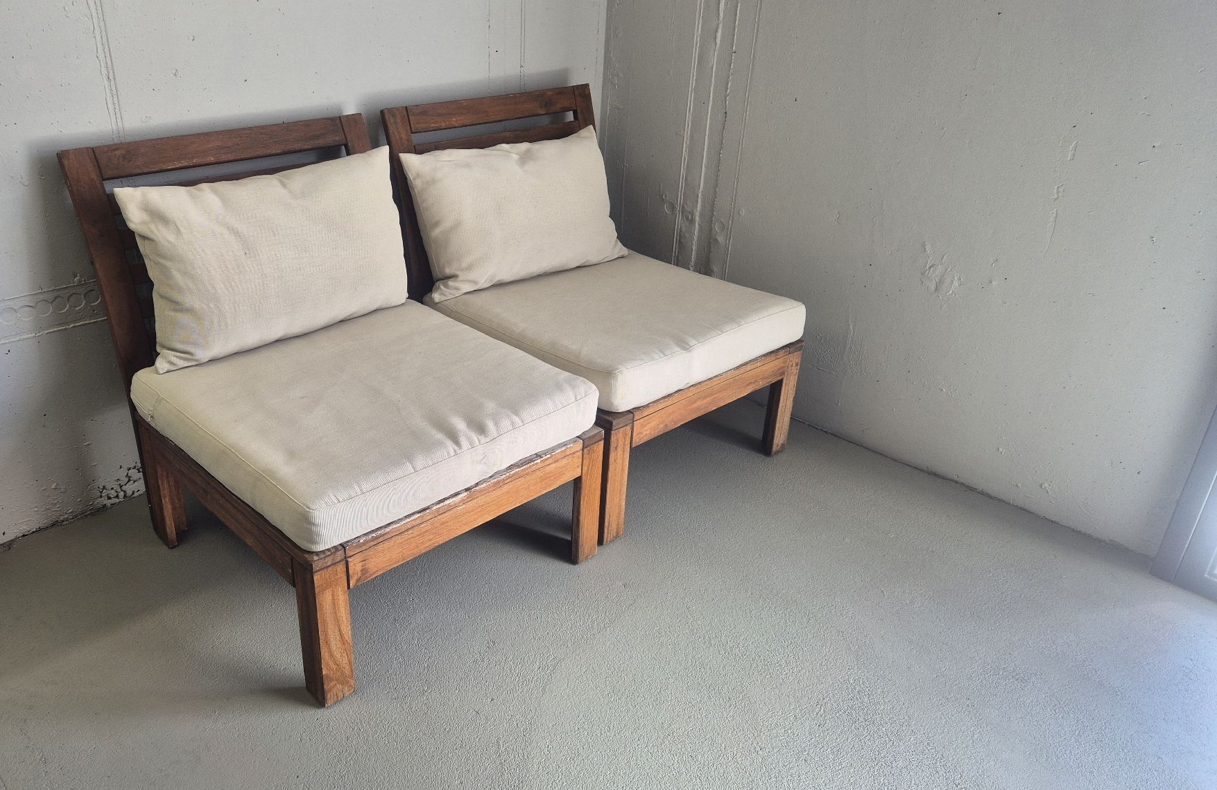 Chaises: 2 Holzstühle mit beigen Polstern – D'occasion à Uerikon par PhilipFrey 1
