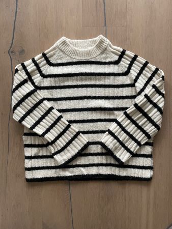 H&M Mama Ripped Pullover