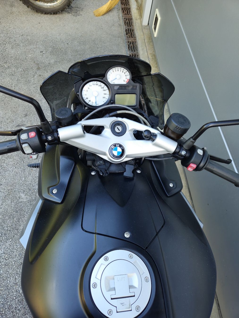 BMW Strasse: Bmw K1300R – Gebraucht aus Bramois von Jonv9 8