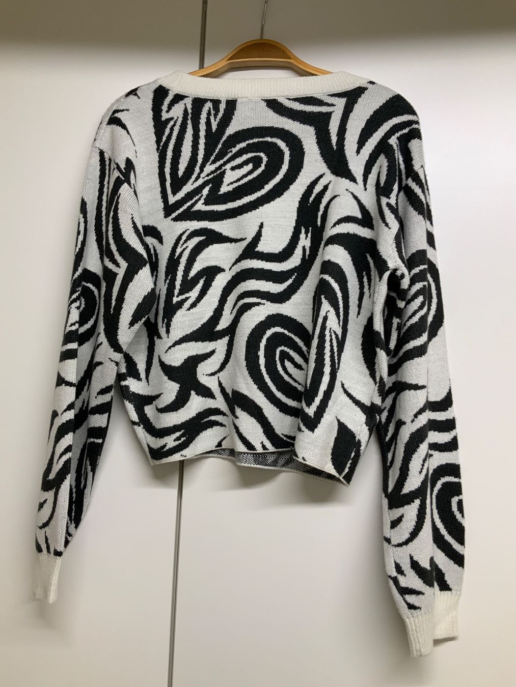 H&M Maglioni & Felpe: Pullover H&M schwarz weiss gemustert Grösse S/ M – Usato da Wallisellen venduto da AS.TZ. 2