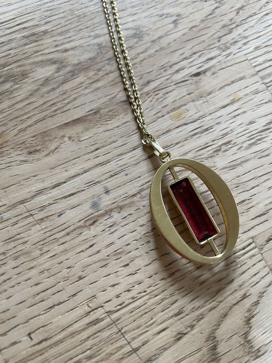 Catenine: Schöne Kette mit Anhänger – Usato da Flawil venduto da Naphtali