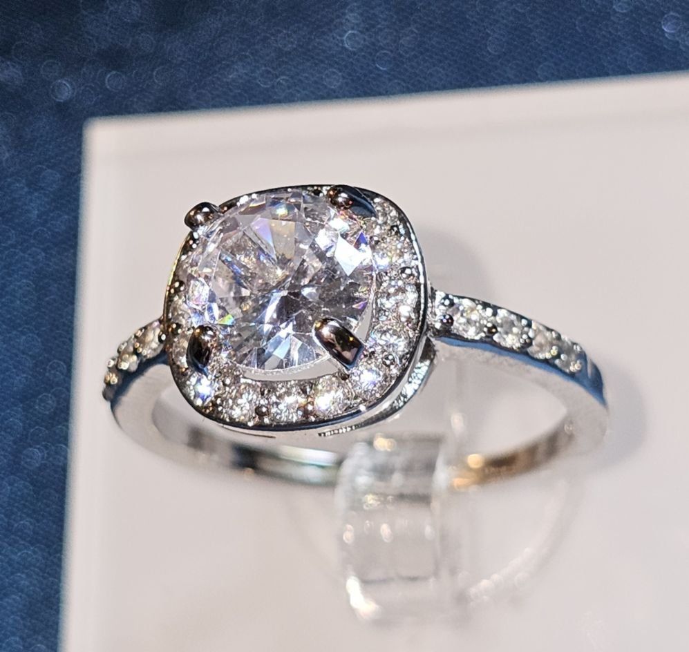 Anelli: Klassischer Ring mit weissem Stein, 925 versilbert, Gr. 8 – Nuovo (secondo la descrizione) da Grenchen venduto da maretop 2