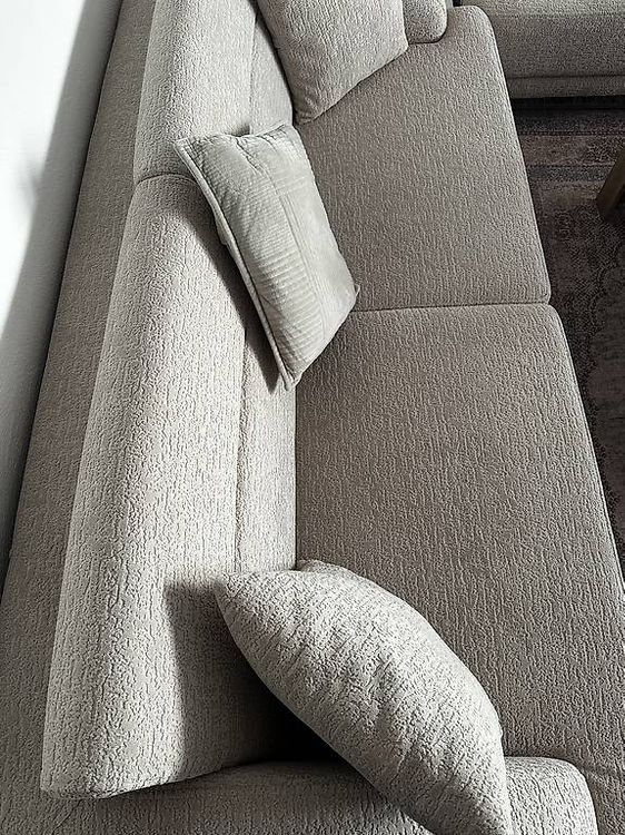 Set de table et chaises: Wohnzimmer-set. Sofà, Sessel, Tisch und Teppich – D'occasion à Eschenbach SG par Mernad 4