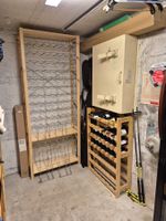 2 Weinregale für insgesamt 161 Flaschen + 23 Flaschen Wein