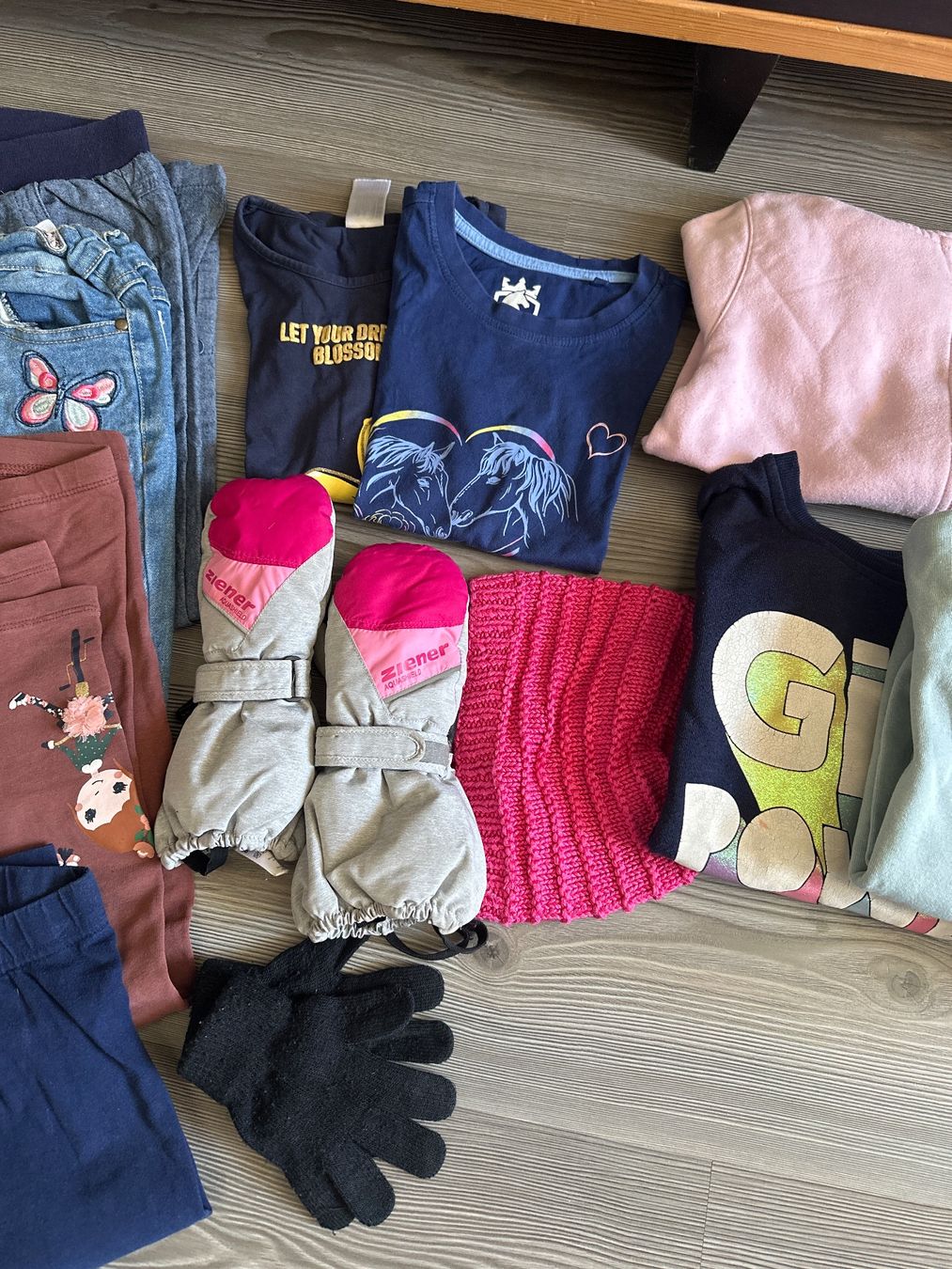 Lotti & Set di vestiti: Kleiderpaket Mädchen Herbst/Winter Grösse 122 – Usato da Gampelen venduto da Sahe 3