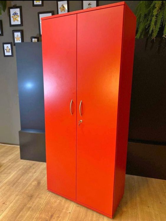 grosser schöner roter schrank( 5stück verfügbar) Kaufen auf Ricardo
