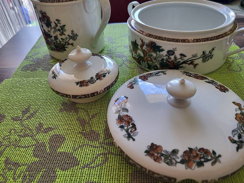 Set di piatti: Kostbare neue Suppenterrine und Kaffee/Teekanne – Usato da Kriens venduto da Aschada