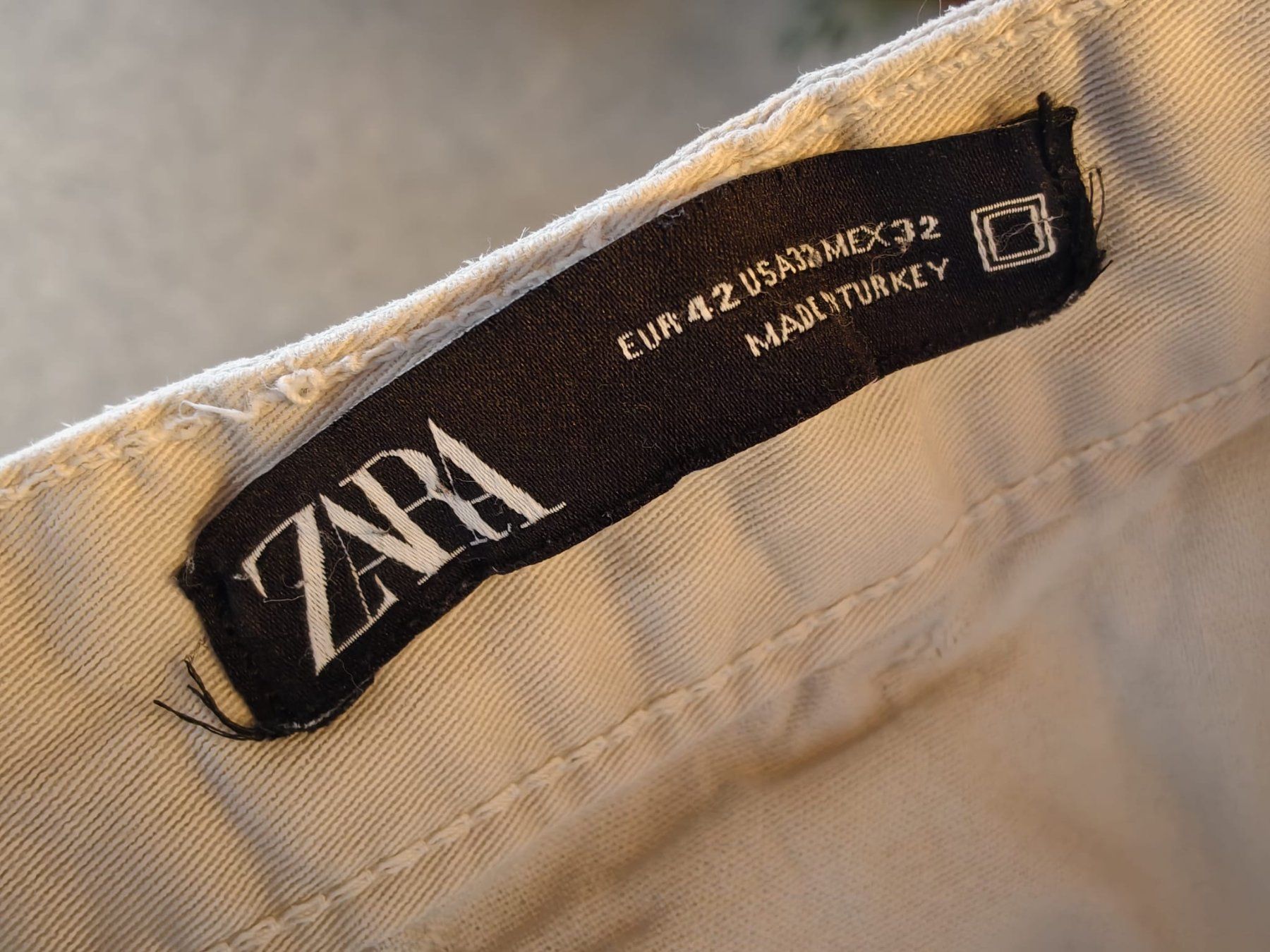 Pantaloni: Zara Hose Grösse: 42 – Usato da Würenlos venduto da getskill 2