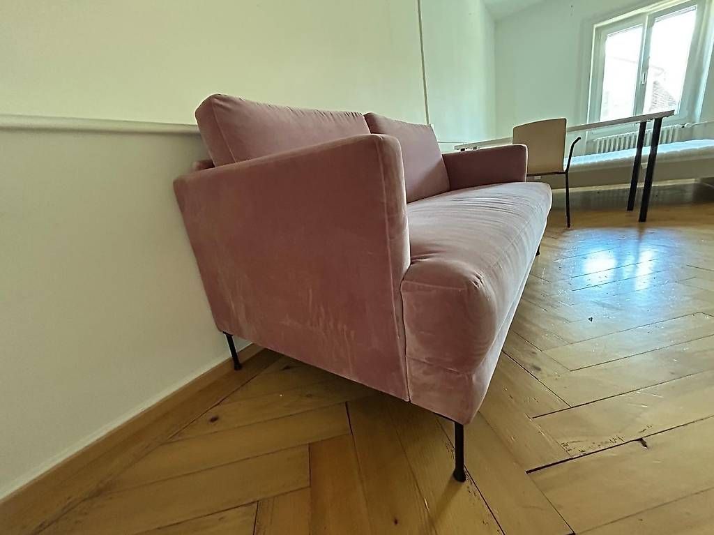 Sofas: Canapé velours rose 2 places  – Gebraucht aus Zürich von Irassa 2